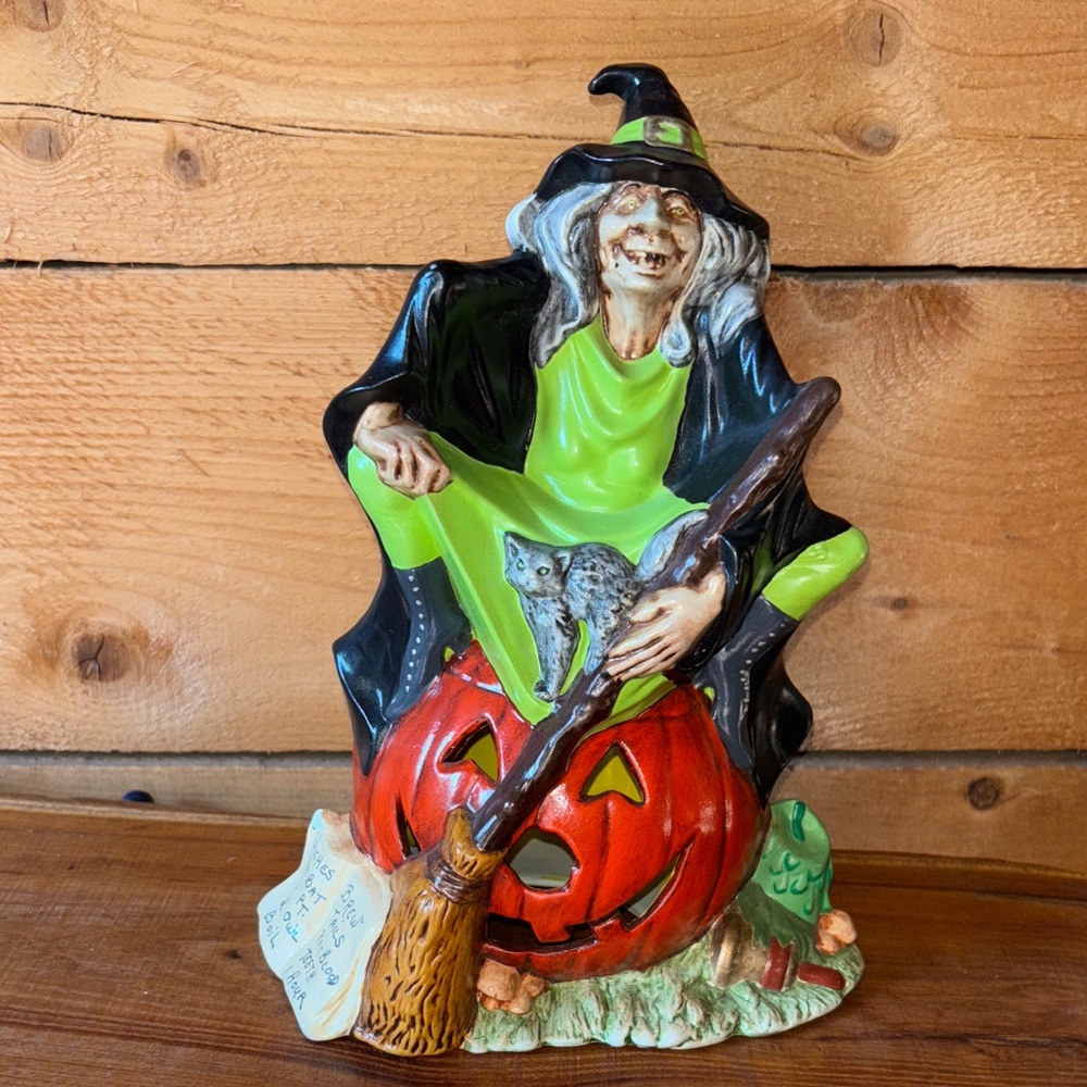 Vintage 1972 Byron Molds Ceramic Witch. 12 x 7